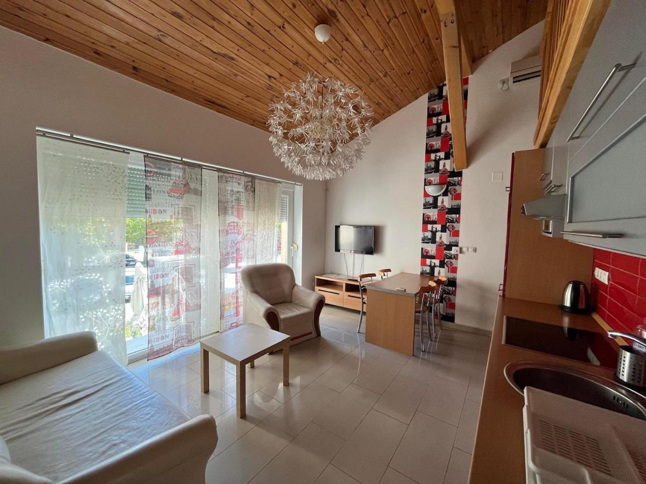 City Apartman Haz Balatonlelle Exterior photo