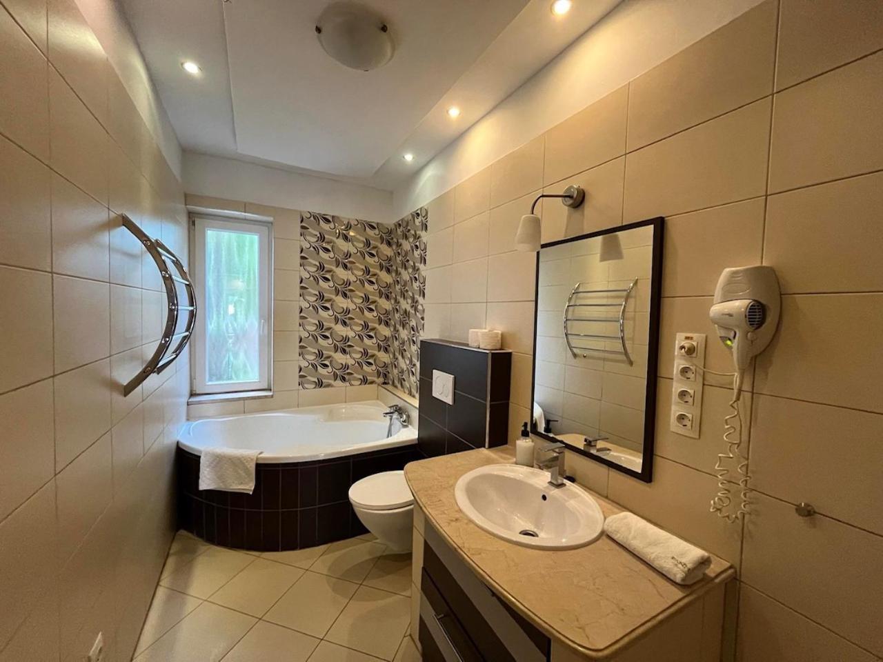 City Apartman Haz Balatonlelle Exterior photo
