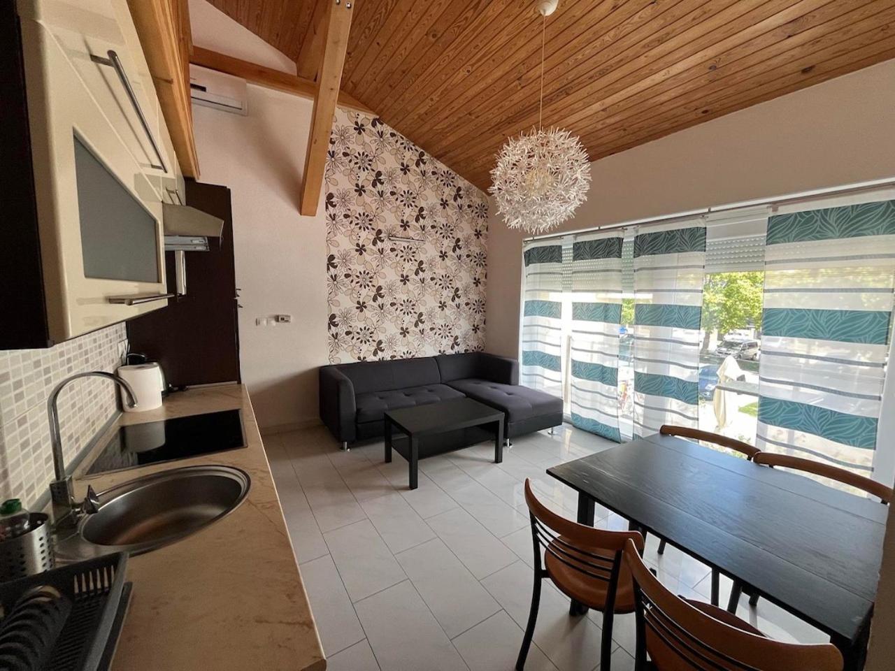 City Apartman Haz Balatonlelle Exterior photo